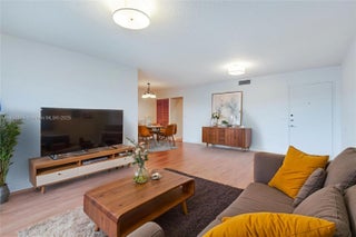 Photo of Listing #A11855955