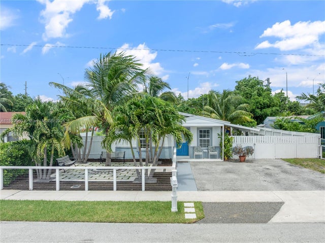 1 of 27 - 1119 S Ridge St, Lake Worth, FL