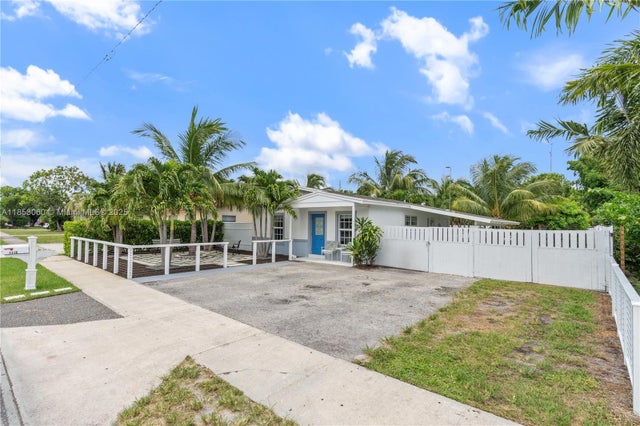 2 of 27 - 1119 S Ridge St, Lake Worth, FL
