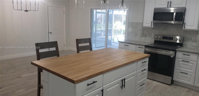 4 of 18 - 2431 Welch, Fort Myers, FL