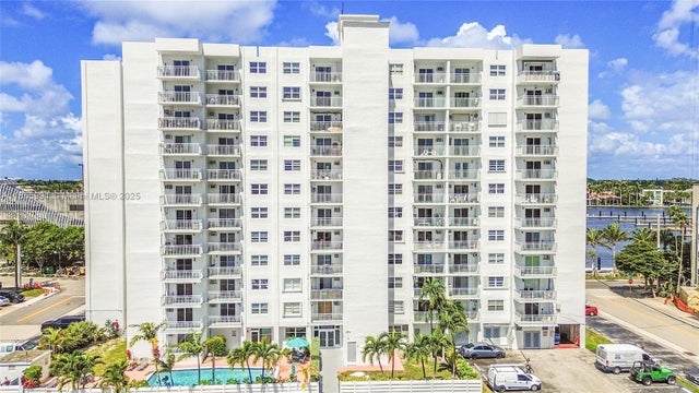 1 of 31 - 200 S Birch Rd 208, Fort Lauderdale, FL