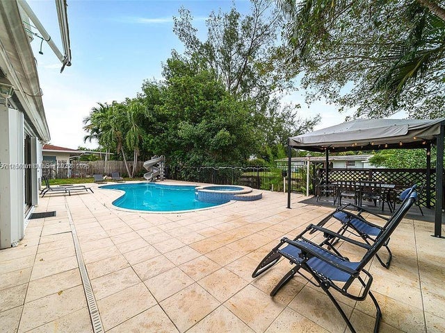 2 of 13 - 2340 Ne 192nd St, Miami, FL