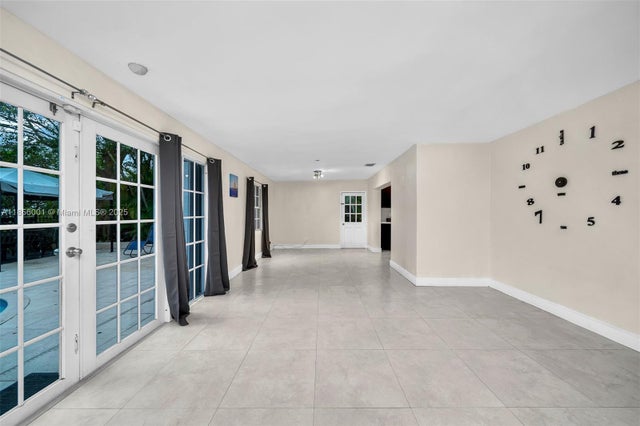 4 of 13 - 2340 Ne 192nd St, Miami, FL