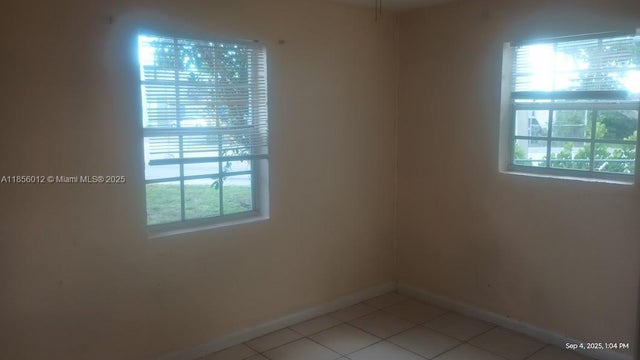 4 of 7 - 2300 Nw 15th Ct, Fort Lauderdale, FL