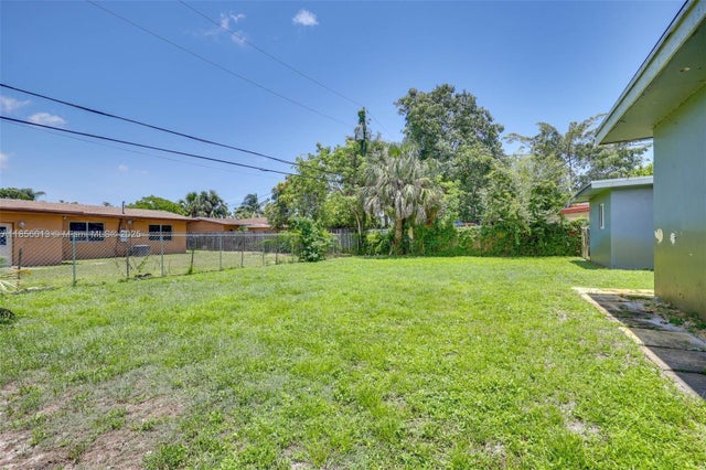 2 of 14 - 3431 Jackson Blvd, Fort Lauderdale, FL