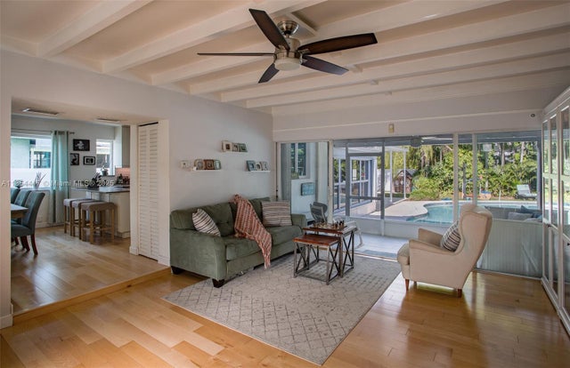 3 of 37 - 955 Van Buren St, Hollywood, FL