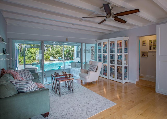 4 of 37 - 955 Van Buren St, Hollywood, FL