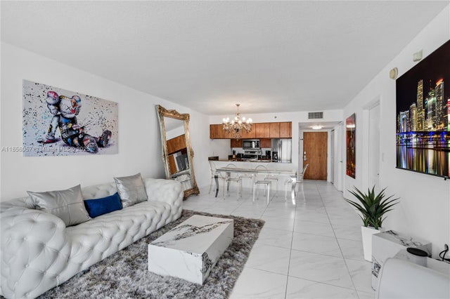 4 of 48 - 1200 Brickell Bay Dr 2807, Miami, FL