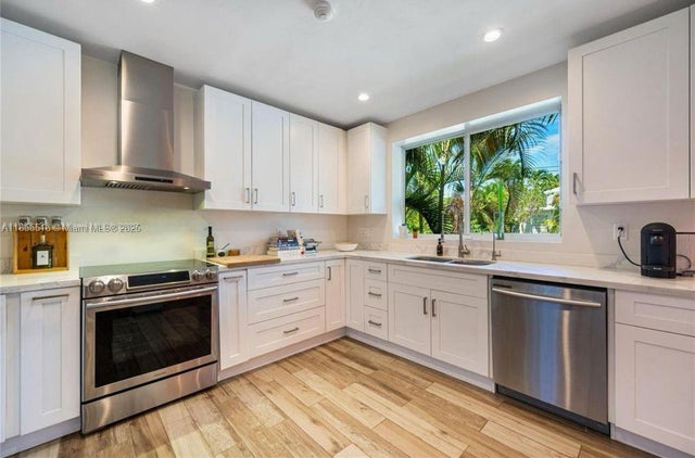 4 of 12 - 7630 Ne 8th Ave, Miami, FL