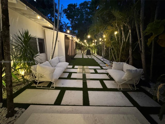 5 of 12 - 7630 Ne 8th Ave, Miami, FL