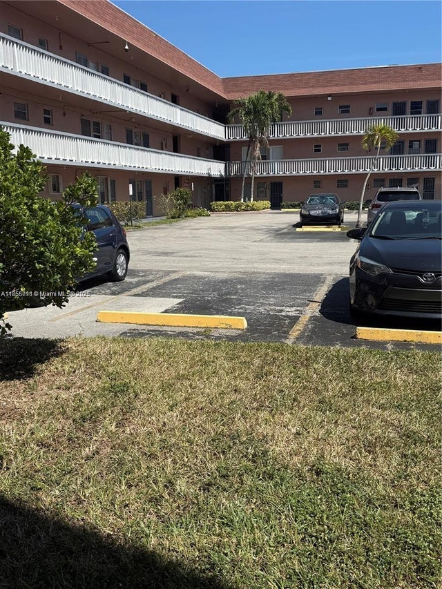 2 of 11 - 18555 Ne 14th Ave 514, Miami, FL
