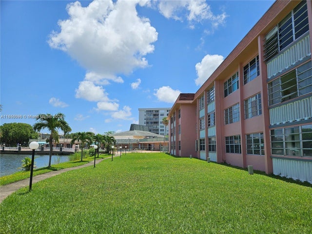3 of 11 - 18555 Ne 14th Ave 514, Miami, FL