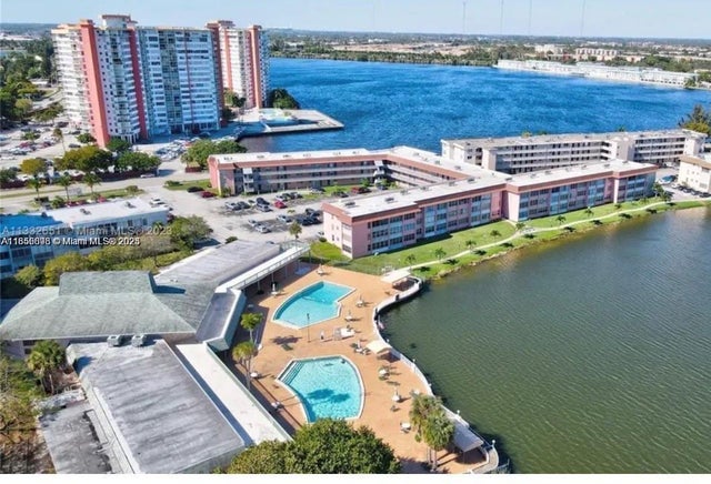 4 of 11 - 18555 Ne 14th Ave 514, Miami, FL