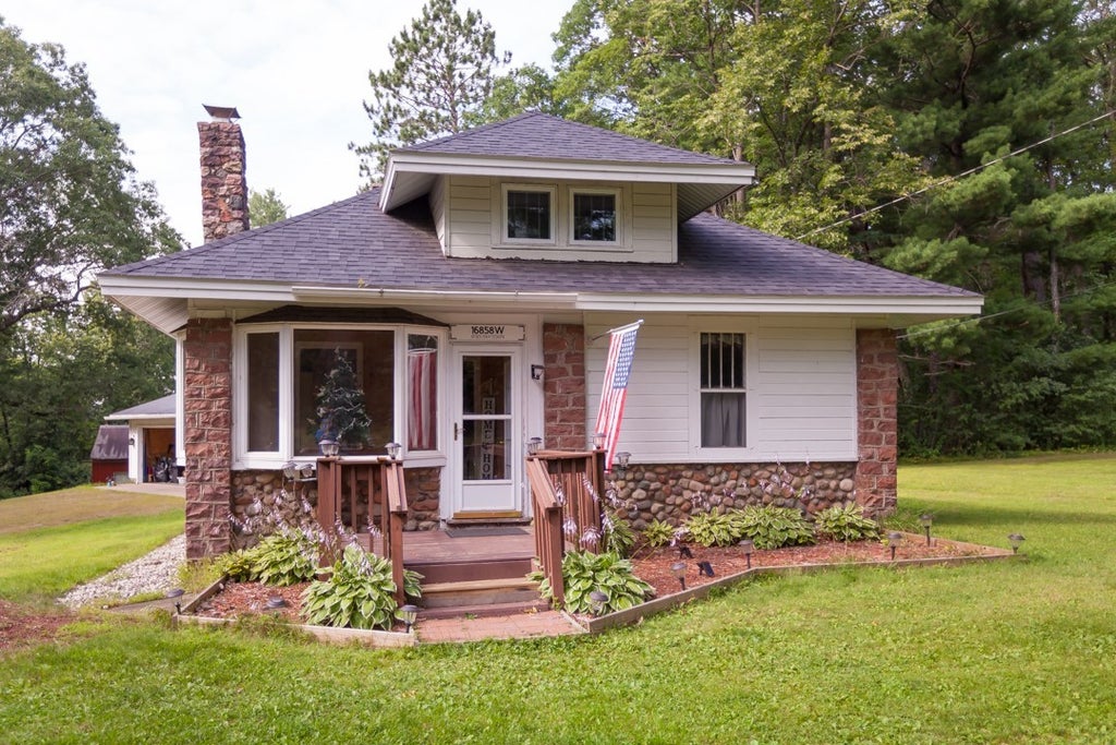 16858w 4th Street, Stone Lake