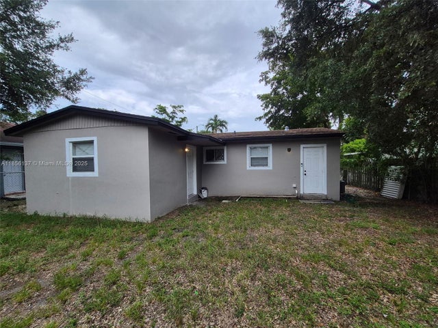 4 of 4 - 2831 Nw 14th Ct, Fort Lauderdale, FL