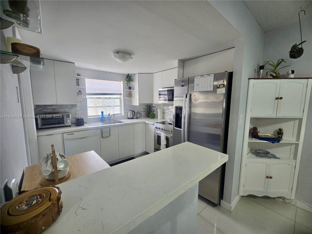 3 of 12 - 5300 Washington St U403, Hollywood, FL