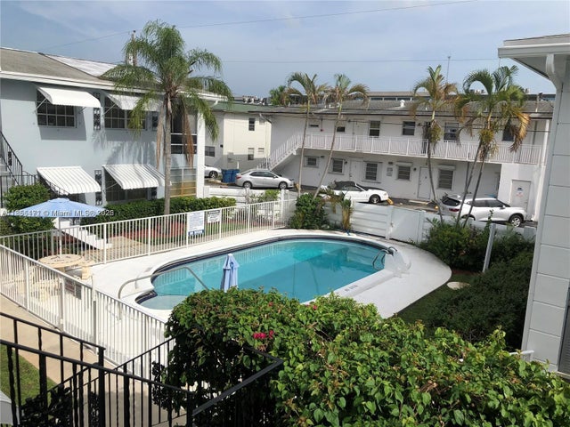 4 of 14 - 3720 Harrison St 4, Hollywood, FL