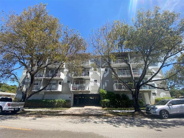 1 of 25 - 1855 Plunkett St 101, Hollywood, FL