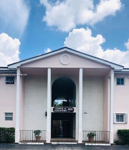 1 of 20 - 1431 S 14th Ave 206, Hollywood, FL