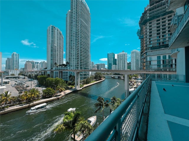 1 of 30 - 690 Sw 1st Ct 2122, Miami, FL