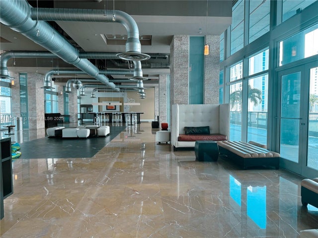 4 of 30 - 690 Sw 1st Ct 2122, Miami, FL