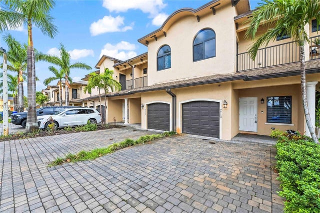 2 of 23 - 9213 Nw 16th St, Pembroke Pines, FL