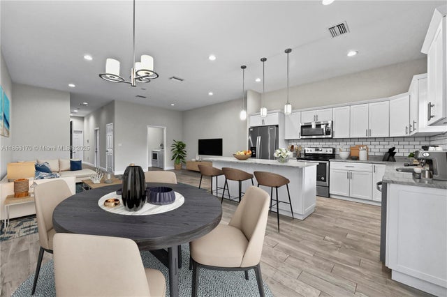 5 of 23 - 9213 Nw 16th St, Pembroke Pines, FL