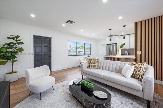 5 of 25 - 1201 N 16th Ave, Hollywood, FL