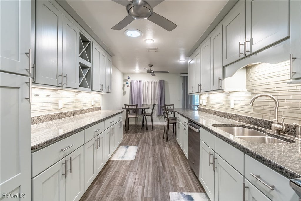 1008 Se 25th Ter, Cape Coral