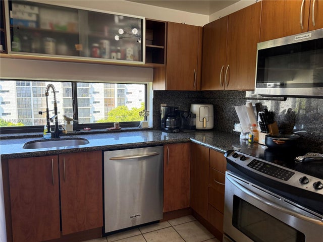 2 of 7 - 16919 N Bay Rd 710, Sunny Isles Beach, FL