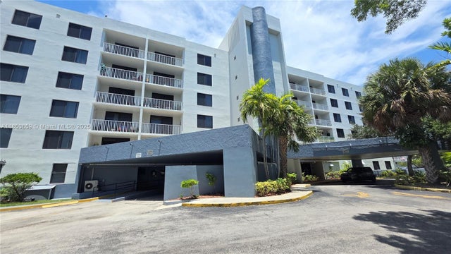 4 of 46 - 901 Hillcrest Dr 215, Hollywood, FL