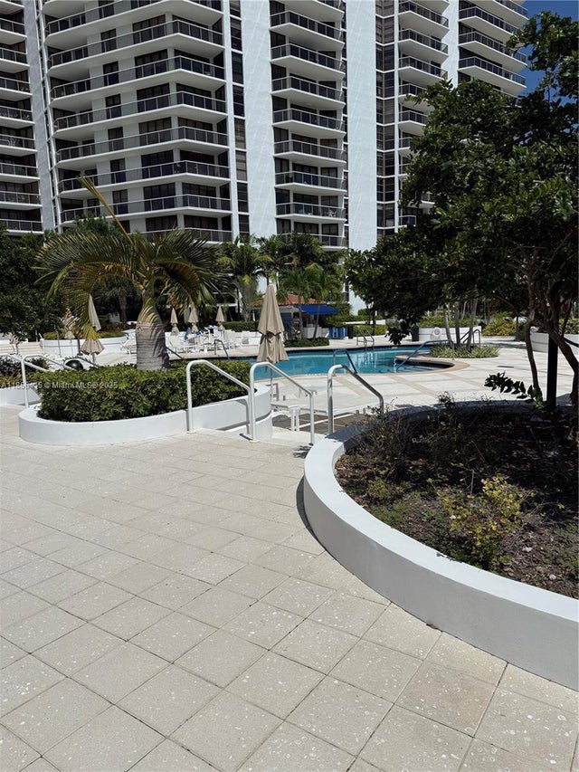 2 of 5 - 20281 E Country Club Dr Cab19, Aventura, FL