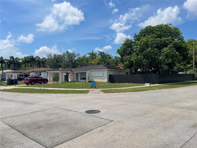 1 of 22 - 3301 Sw 20th Ct, Fort Lauderdale, FL