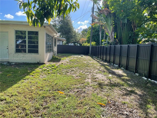 5 of 22 - 3301 Sw 20th Ct, Fort Lauderdale, FL