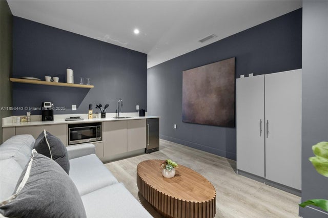 4 of 20 - 239 Sw 9th St 305, Miami, FL