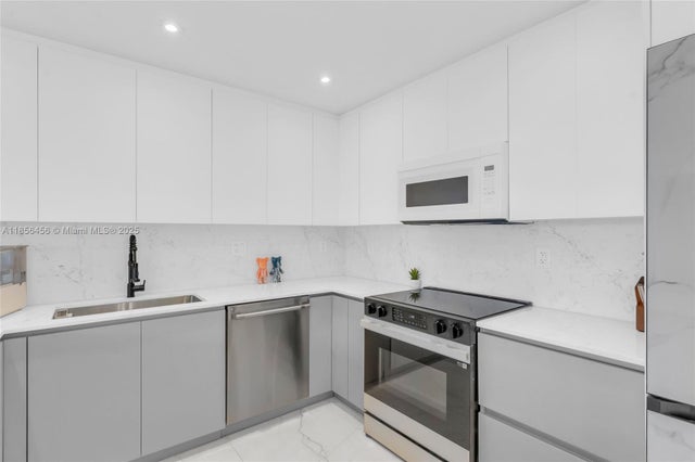 3 of 36 - 20441 Ne 30th Ave 424-9, Aventura, FL