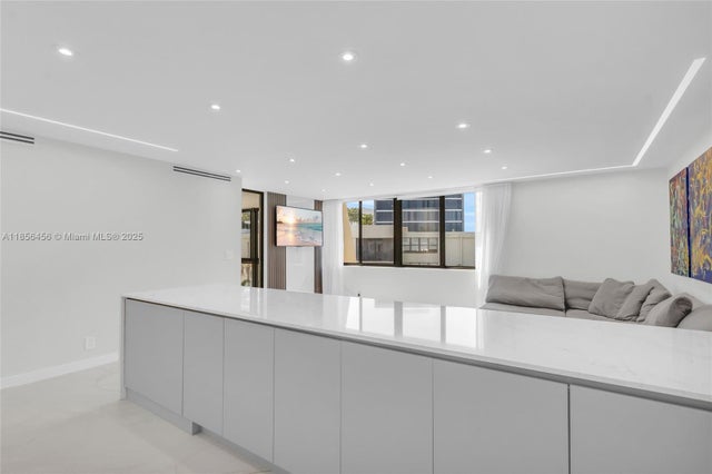 4 of 36 - 20441 Ne 30th Ave 424-9, Aventura, FL