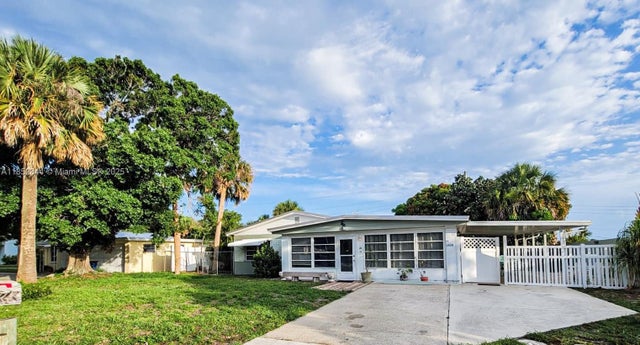 1 of 39 - 1624 Ne Orion St, Jensen Beach, FL
