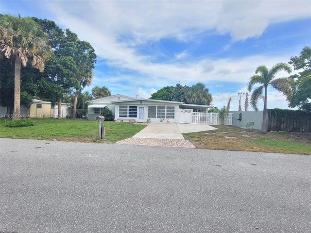 2 of 39 - 1624 Ne Orion St, Jensen Beach, FL