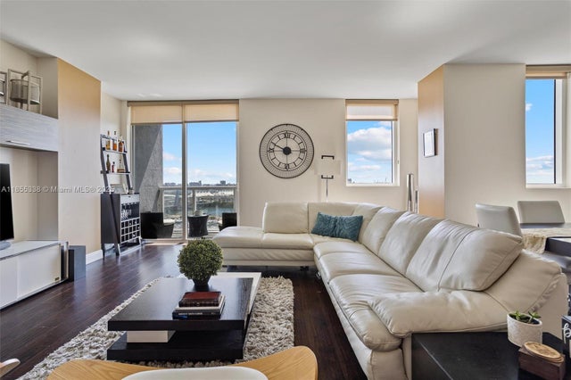 3 of 38 - 244 Biscayne Blvd 1803, Miami, FL
