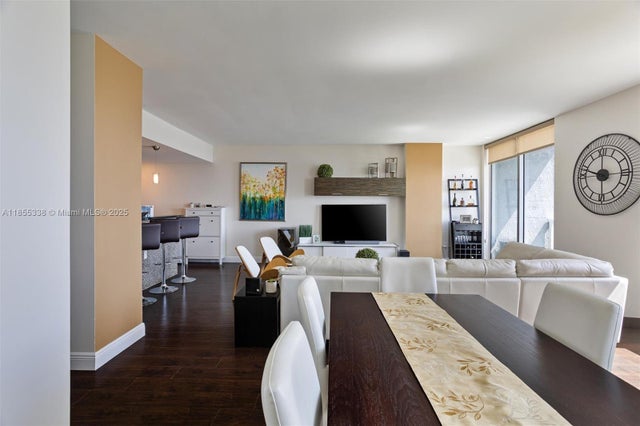 4 of 38 - 244 Biscayne Blvd 1803, Miami, FL