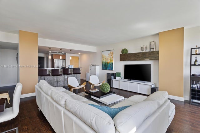 5 of 38 - 244 Biscayne Blvd 1803, Miami, FL