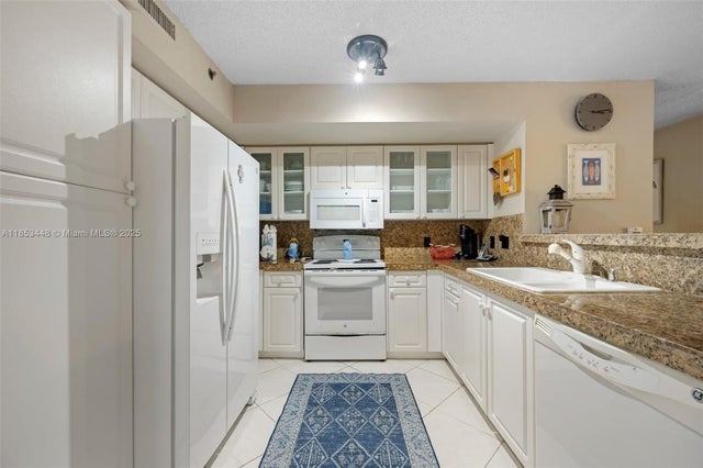 4 of 36 - 19999 E Country Club Dr 1208, Aventura, FL