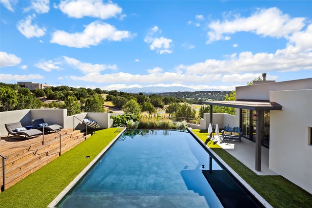 96 Sunflower Drive, Santa Fe