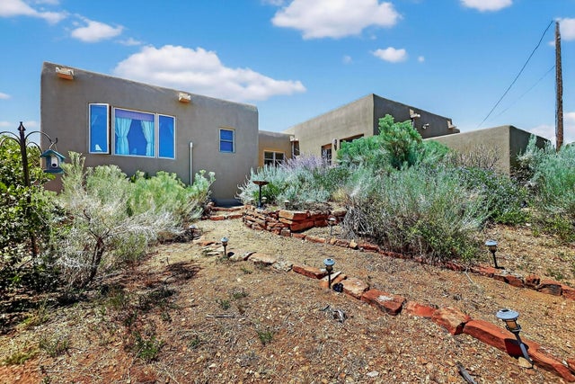 26 Apache Creek Road, Santa Fe