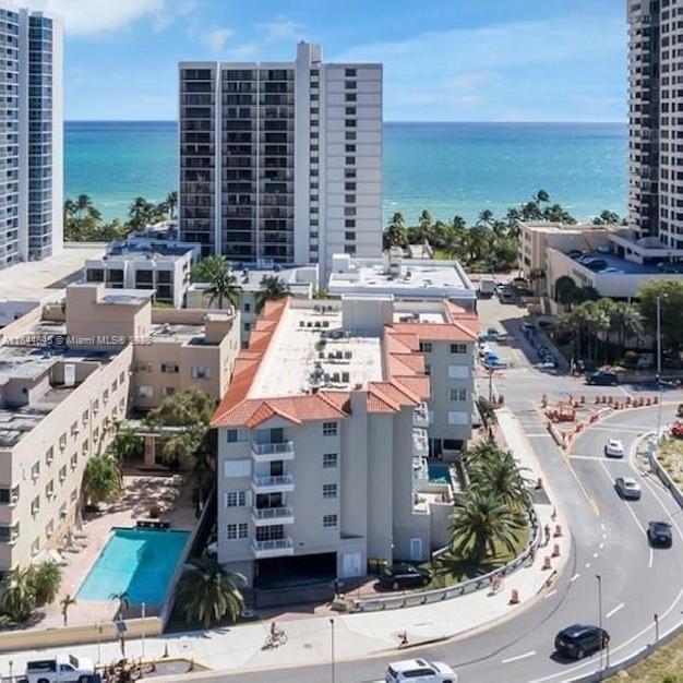 3 of 18 - 2600 Collins Ave 309, Miami Beach, FL