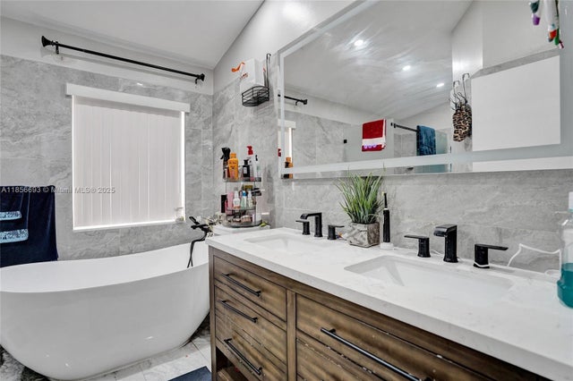 3 of 38 - 5540 Nw 40th Ter, Coconut Creek, FL