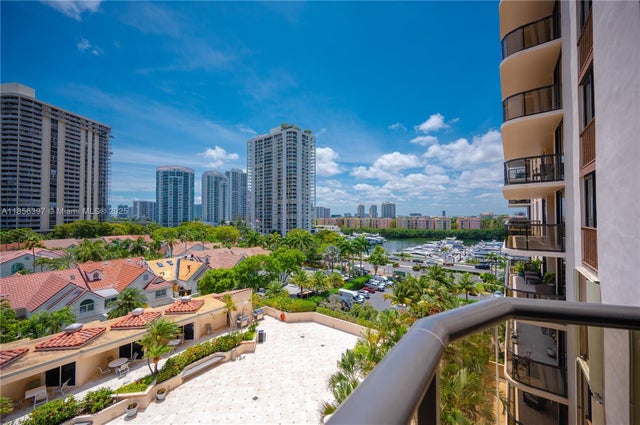 4 of 35 - 19667 Turnberry Way 7b, Aventura, FL