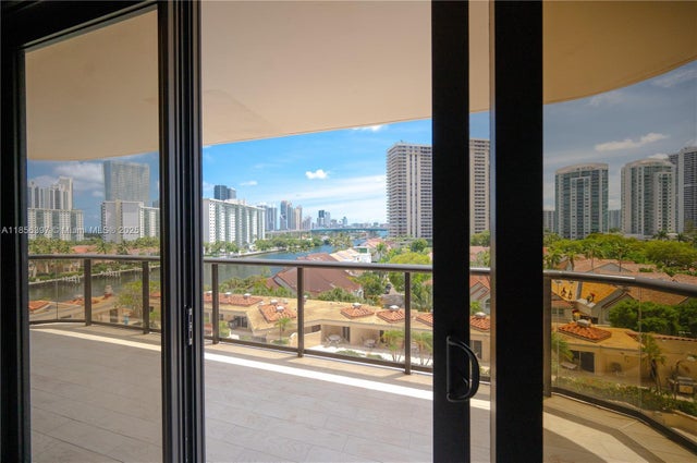 5 of 35 - 19667 Turnberry Way 7b, Aventura, FL