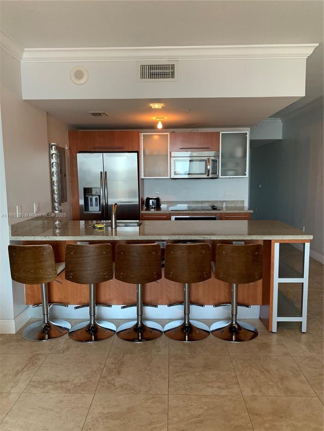 1 of 24 - 185 Sw 7th St 2202, Miami, FL
